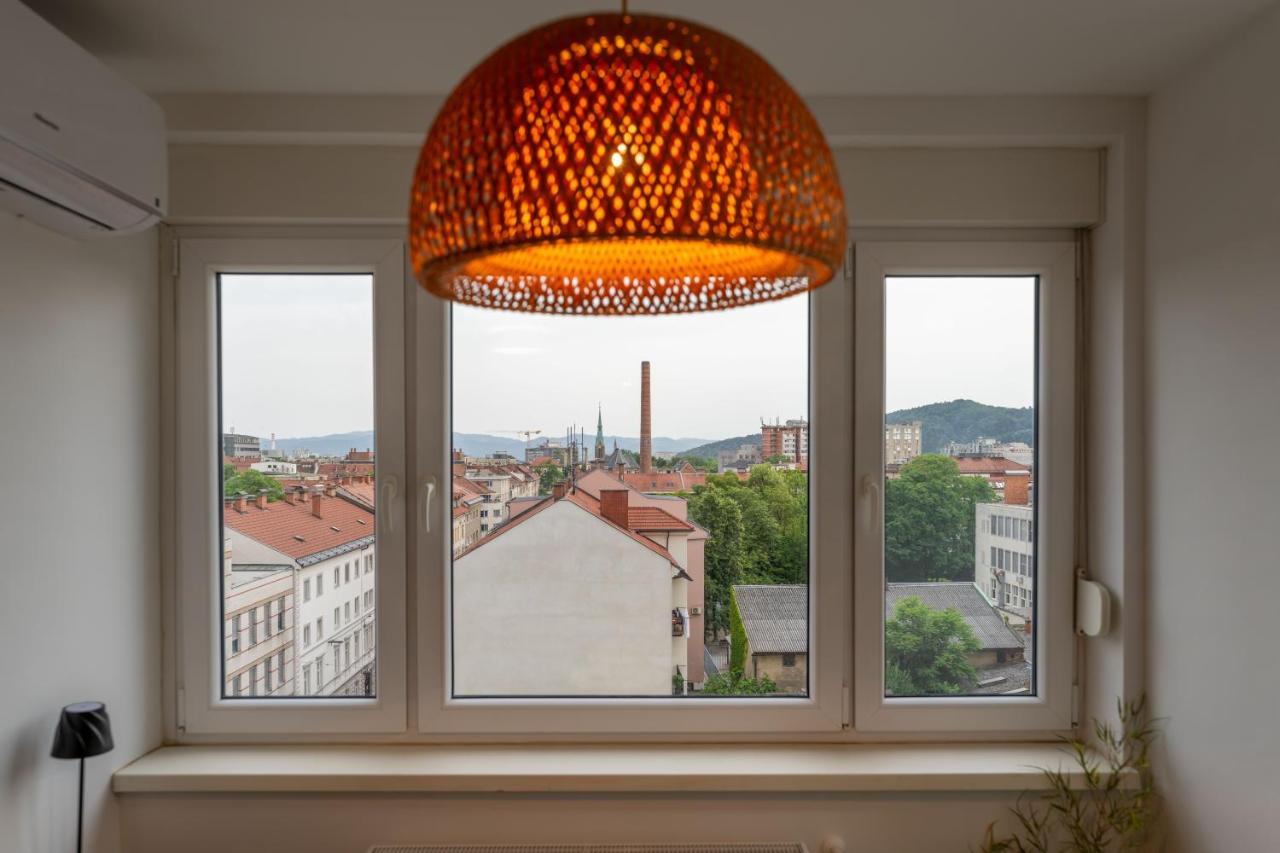 Elegant Tour As Studio Gilly With Open Views And A Balcony In The Center リュブリャナ エクステリア 写真